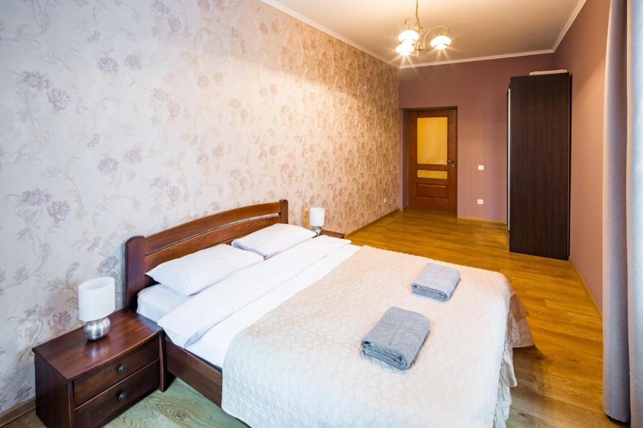 Romari Лесі Українки Apartment ลวีฟ ภายนอก รูปภาพ