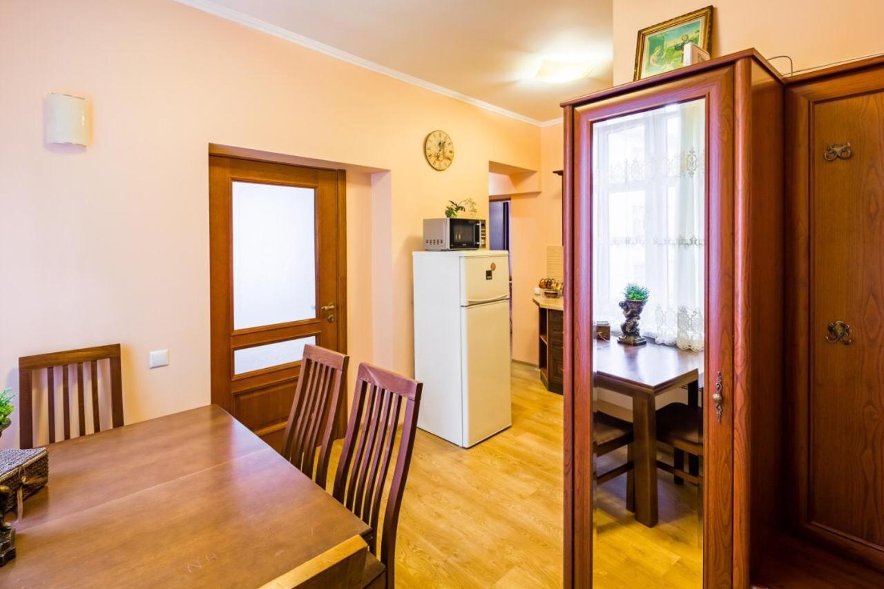 Romari Лесі Українки Apartment ลวีฟ ภายนอก รูปภาพ