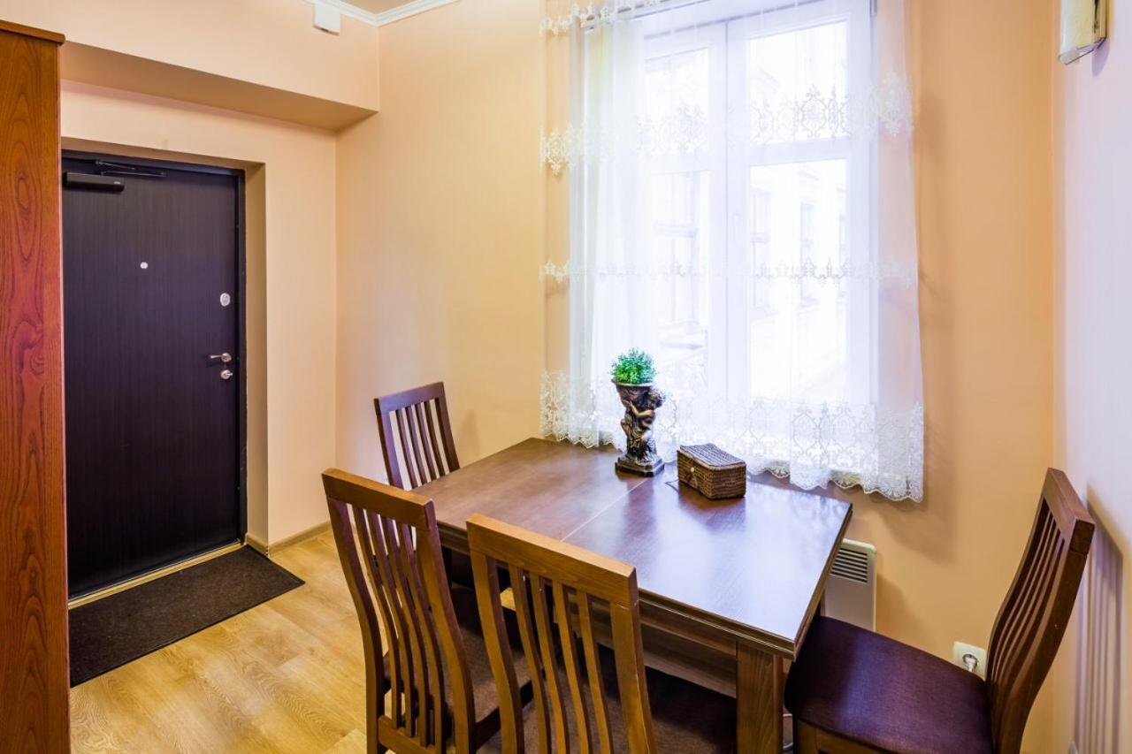 Romari Лесі Українки Apartment ลวีฟ ภายนอก รูปภาพ