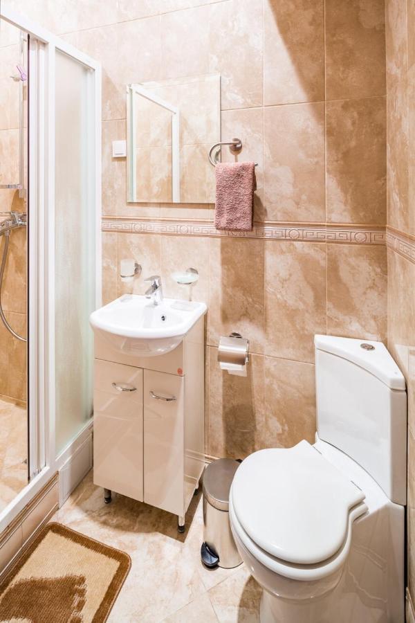 Romari Лесі Українки Apartment ลวีฟ ภายนอก รูปภาพ