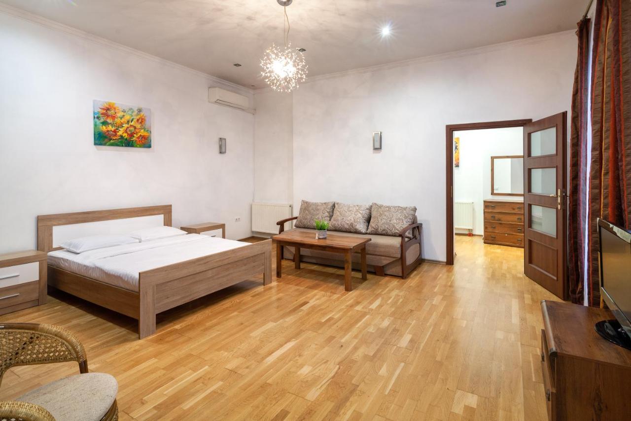 Romari Лесі Українки Apartment ลวีฟ ภายนอก รูปภาพ