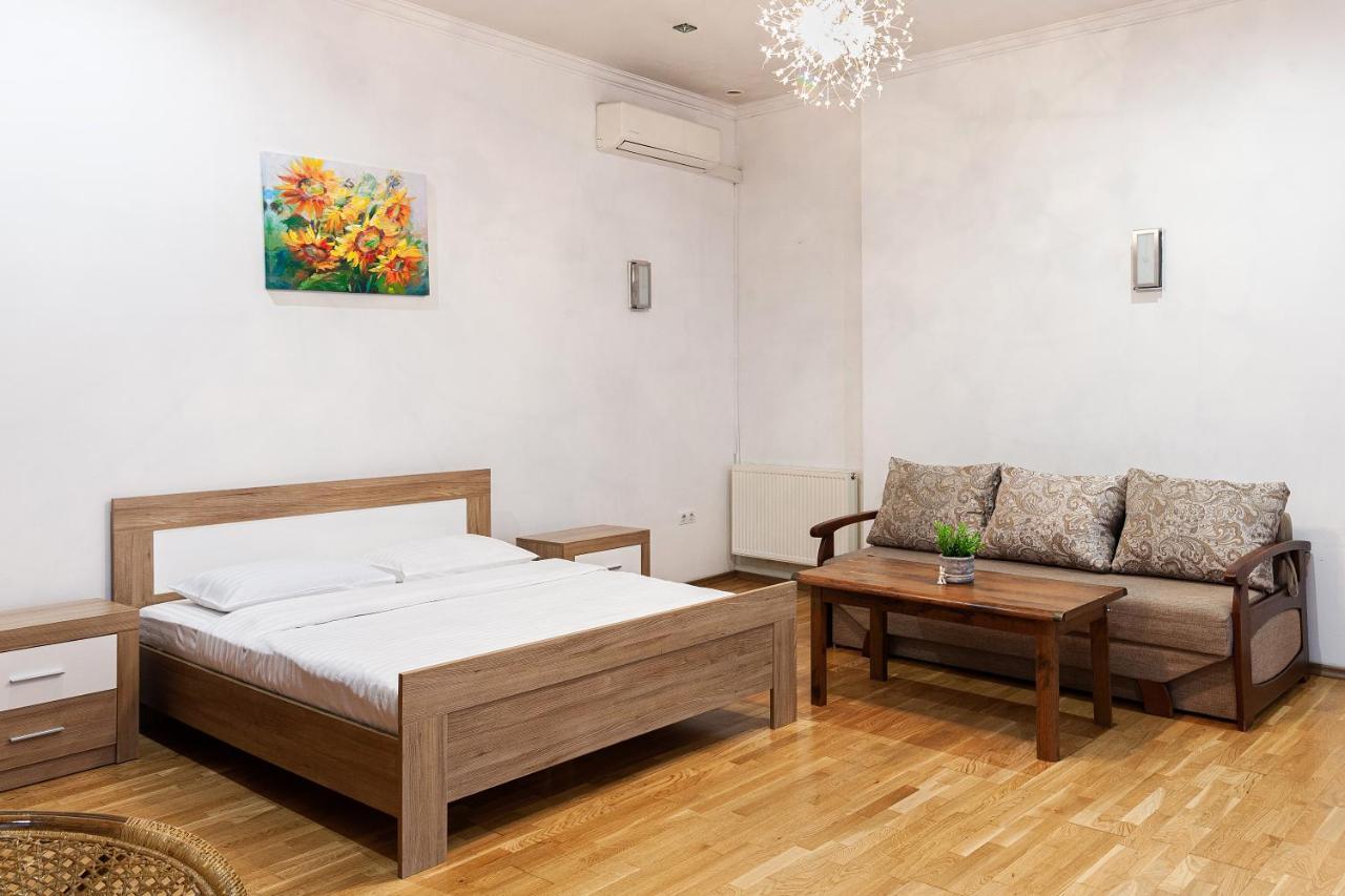 Romari Лесі Українки Apartment ลวีฟ ภายนอก รูปภาพ