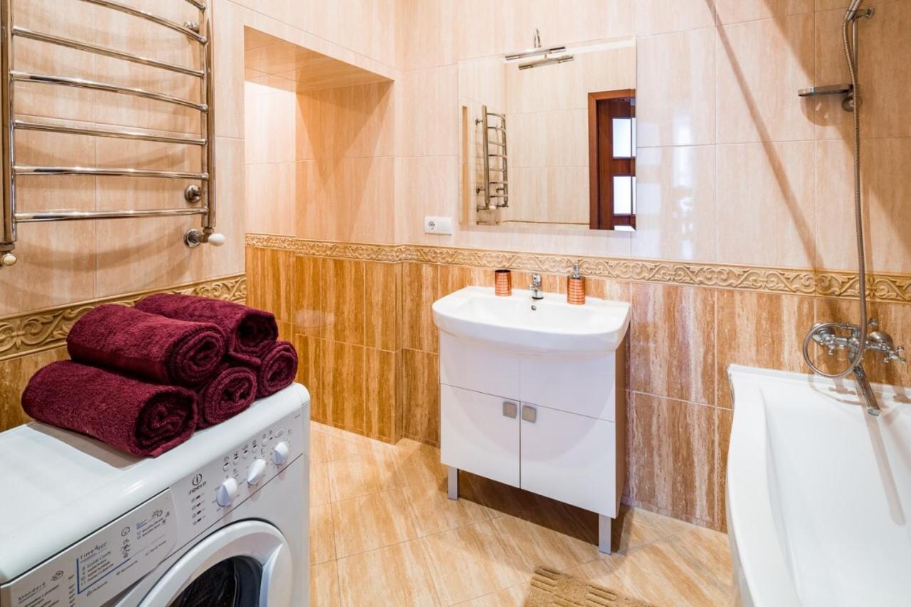 Romari Лесі Українки Apartment ลวีฟ ภายนอก รูปภาพ