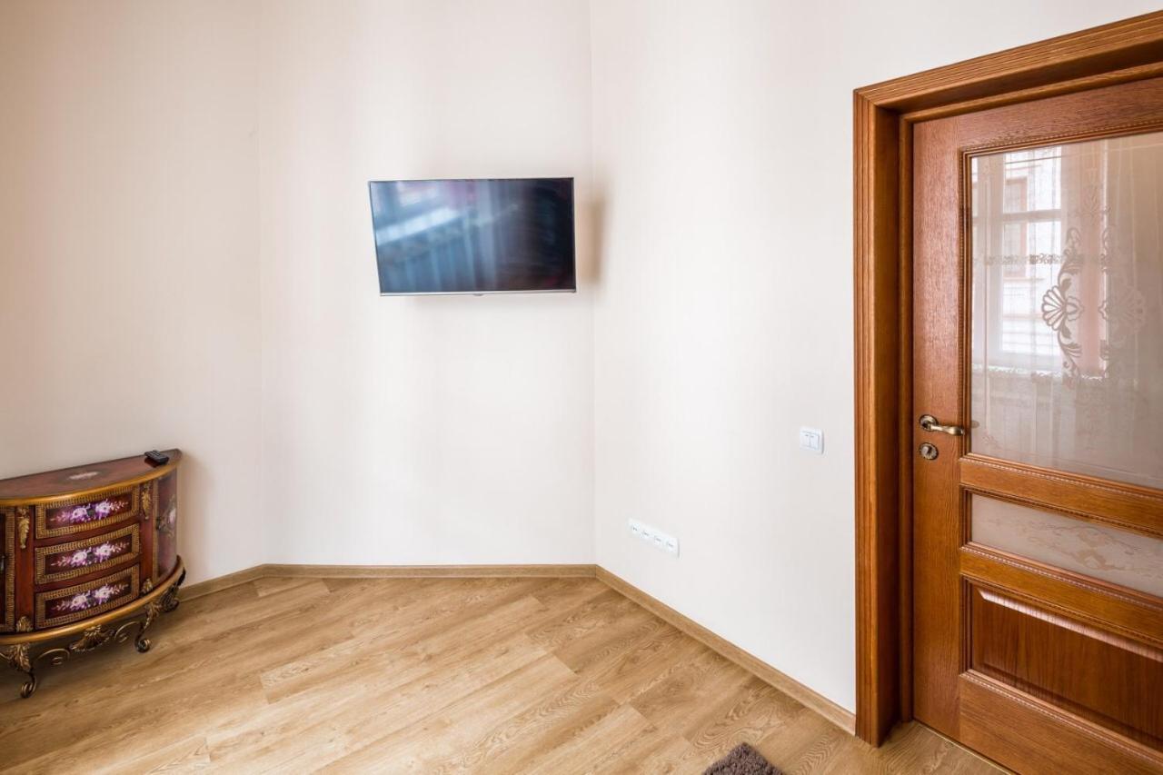 Romari Лесі Українки Apartment ลวีฟ ภายนอก รูปภาพ