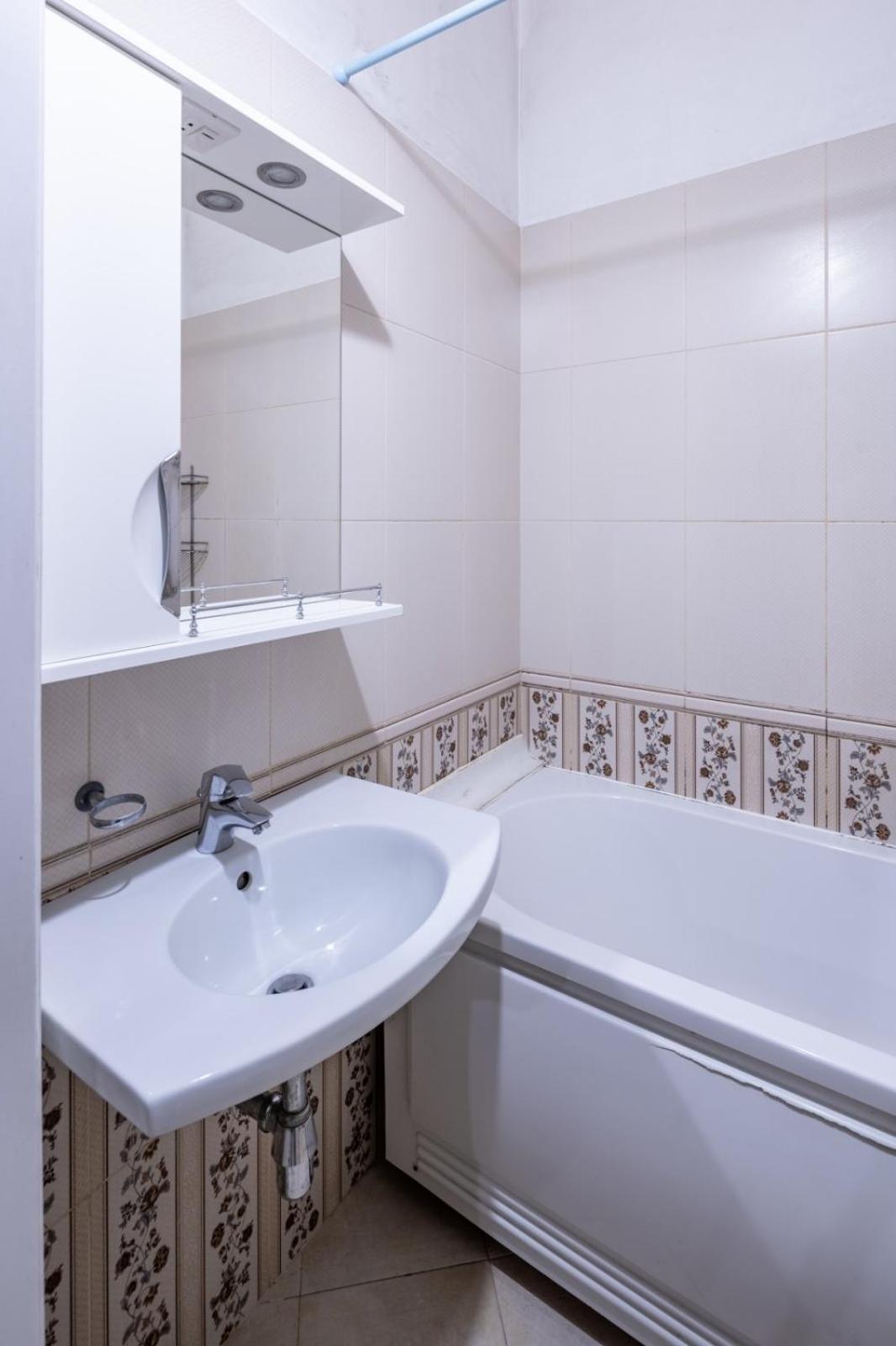 Romari Лесі Українки Apartment ลวีฟ ภายนอก รูปภาพ