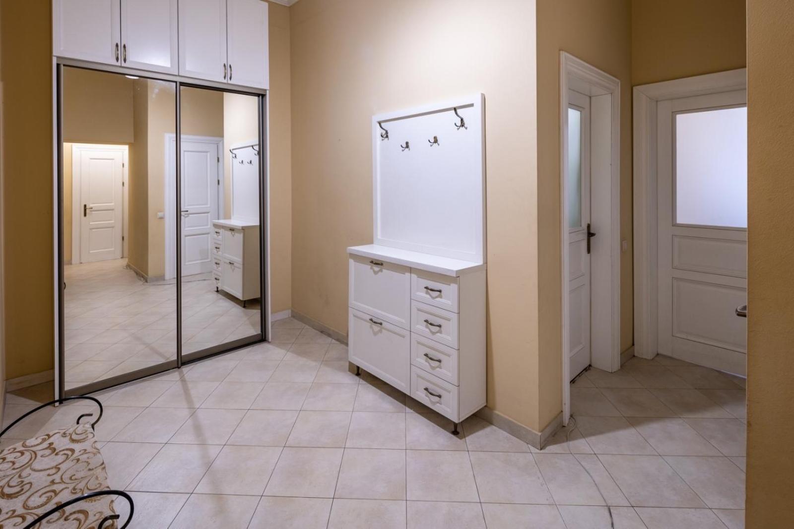 Romari Лесі Українки Apartment ลวีฟ ภายนอก รูปภาพ